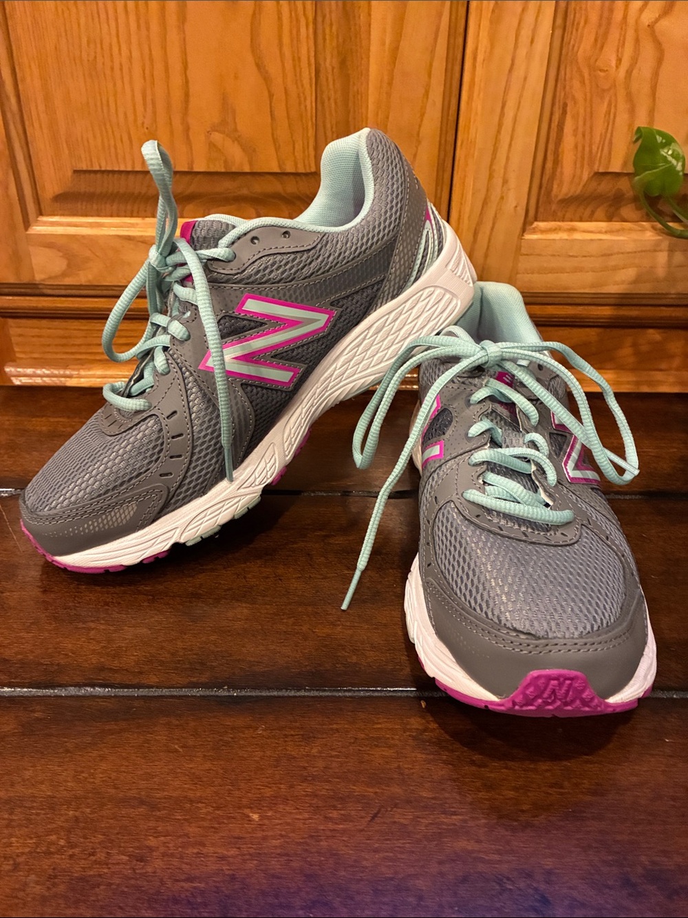 New Ladies Size 8.5 New Balance 450v3 Gray Running Shoes w/ Pink & Mint  (ABBA)